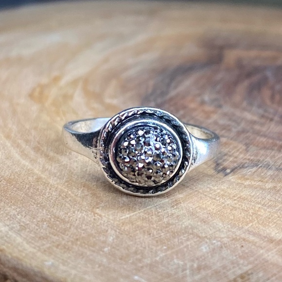 Sparkly Crystal Stone Ring - Picture 13 of 14